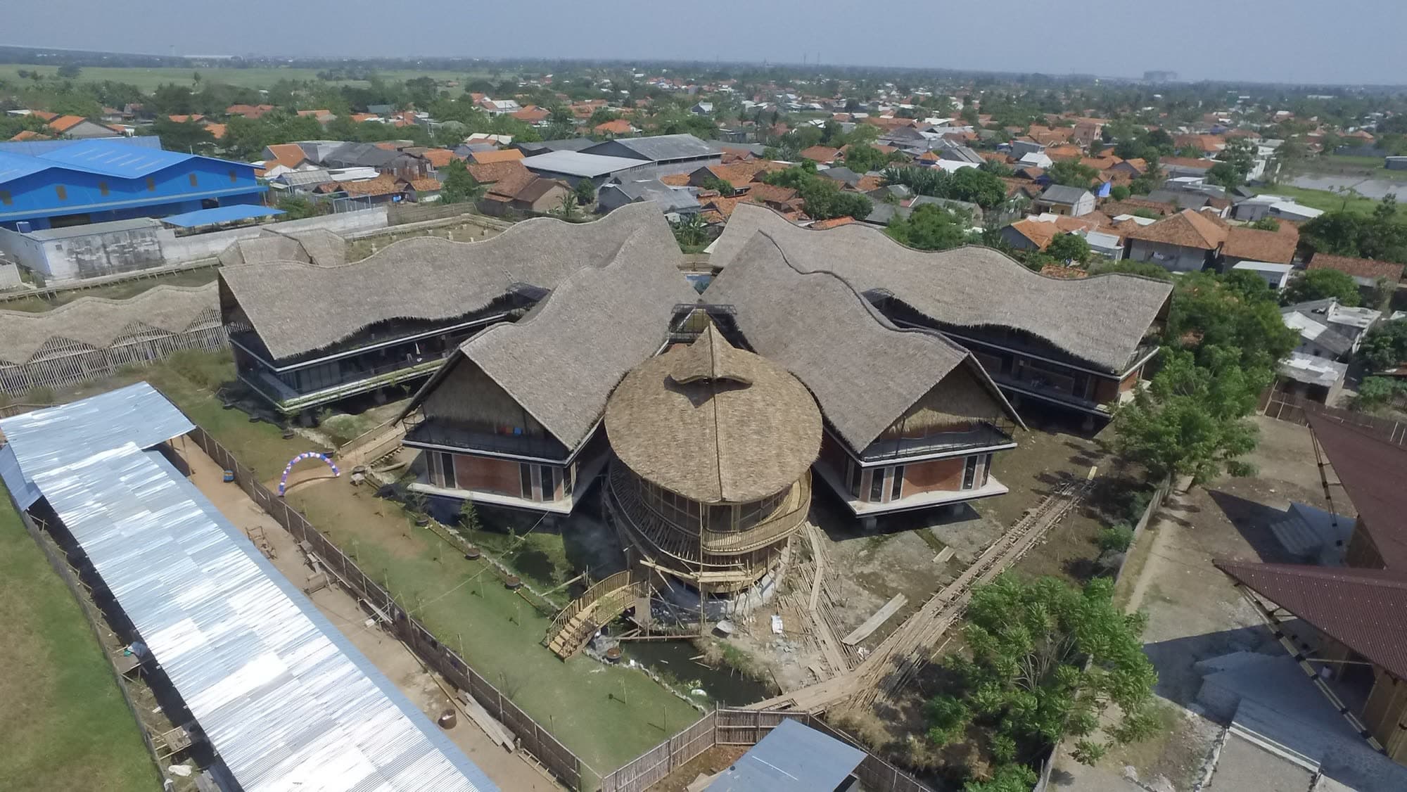 Pemandangan udara kampus ALFA OMEGA di Teluk Naga